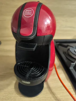 Cafetera Dolce Gusto Roja