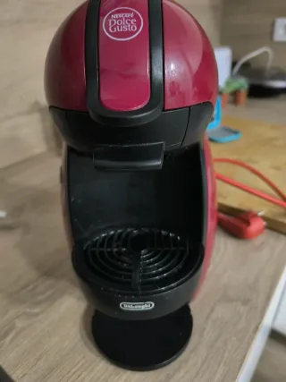 Cafetera Dolce Gusto Roja