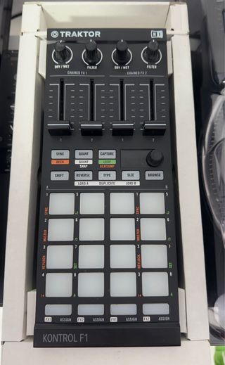 Traktor Kontrol F1 DJ Remix Controller