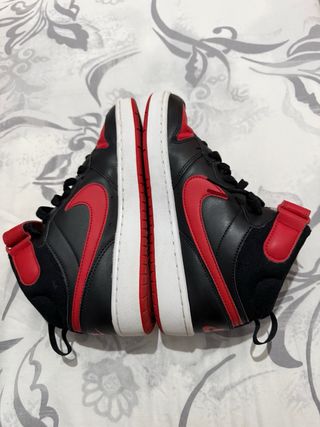 Zapatillas Nike Negras y Rojas