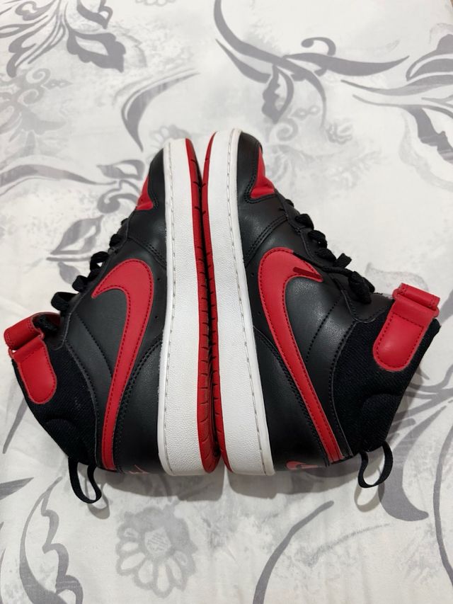 Zapatillas Nike Negras y Rojas