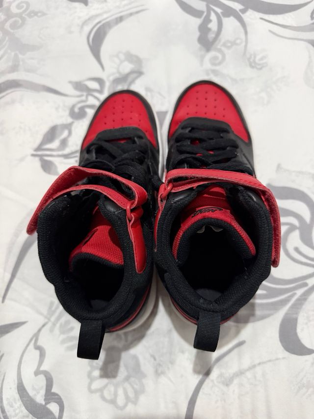 Zapatillas Nike Negras y Rojas