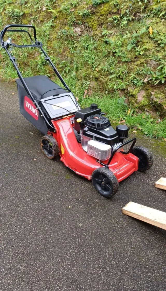 Cortacésped Toro Rojo