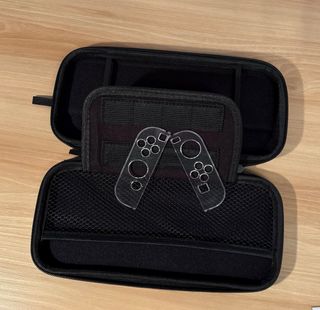 Funda Nintendo Switch y protectores Joysticks