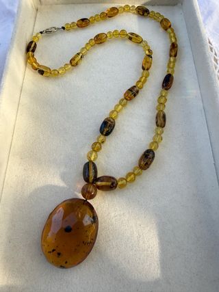Collar de ámbar con colgante