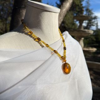 Collar de ámbar con colgante