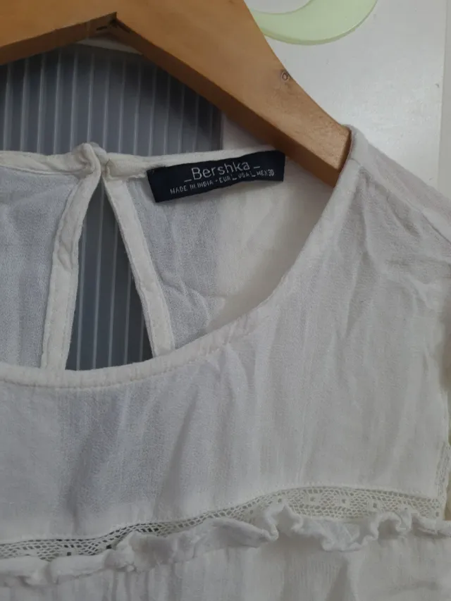 Blusa Bershka branco queimado manga longa