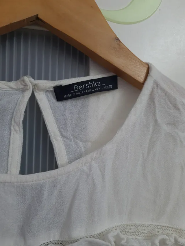 Blusa Bershka branco queimado manga longa