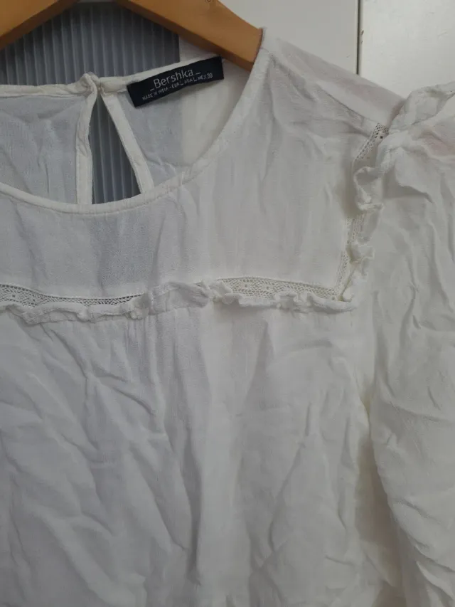 Blusa Bershka branco queimado manga longa