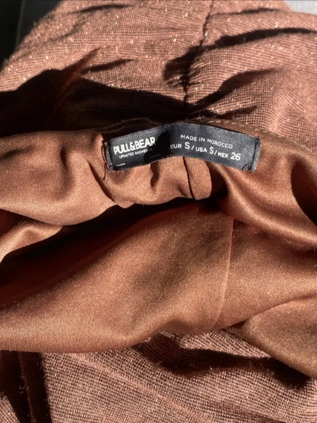 Vestido marrom com alças justas