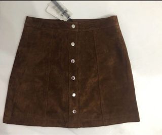 Falda de cuero marrón