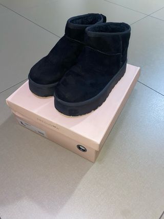 Scarponcini neri con plateau