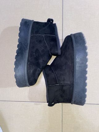 Scarponcini neri con plateau