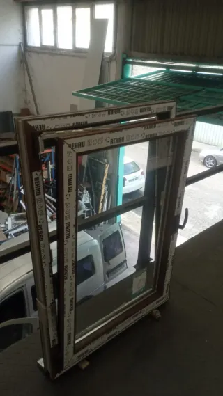 Ventana PVC Nogal 800x800 y 800x1130