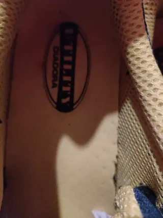 Zapatos de seguridad azules y grises