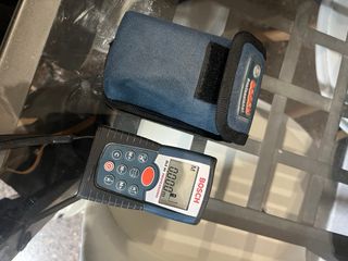 Medidor Láser Bosch DLE 50 Pro + Funda