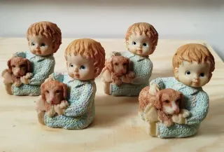 Set statuette bambini con cane