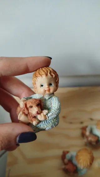 Set statuette bambini con cane