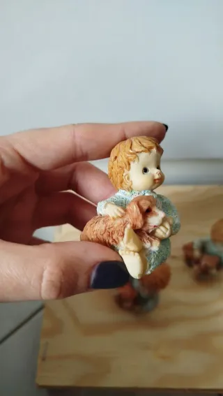 Set statuette bambini con cane