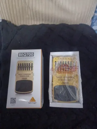Behringer BEQ700 Ecualizador Gráfico Bajo