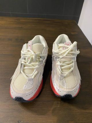 Zapatillas New Balance 1906R ( talla 38,5)