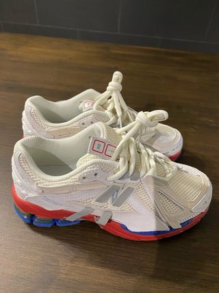 Zapatillas New Balance 1906R ( talla 38,5)