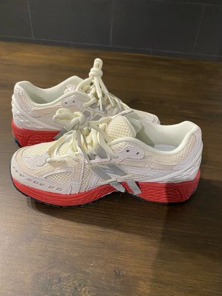 Zapatillas New Balance 1906R ( talla 38,5)