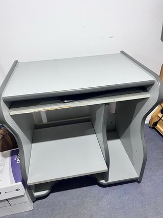 Escritorio gris madera y plástico