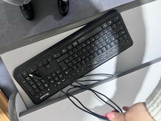 Escritorio gris madera y plástico