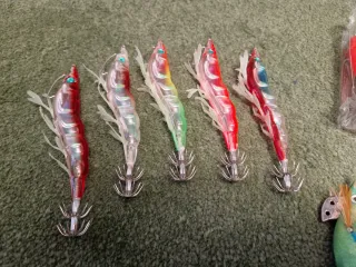 Lote 29 señuelos poteras pajaritos pesca
