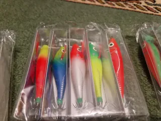 Lote 29 señuelos poteras pajaritos pesca