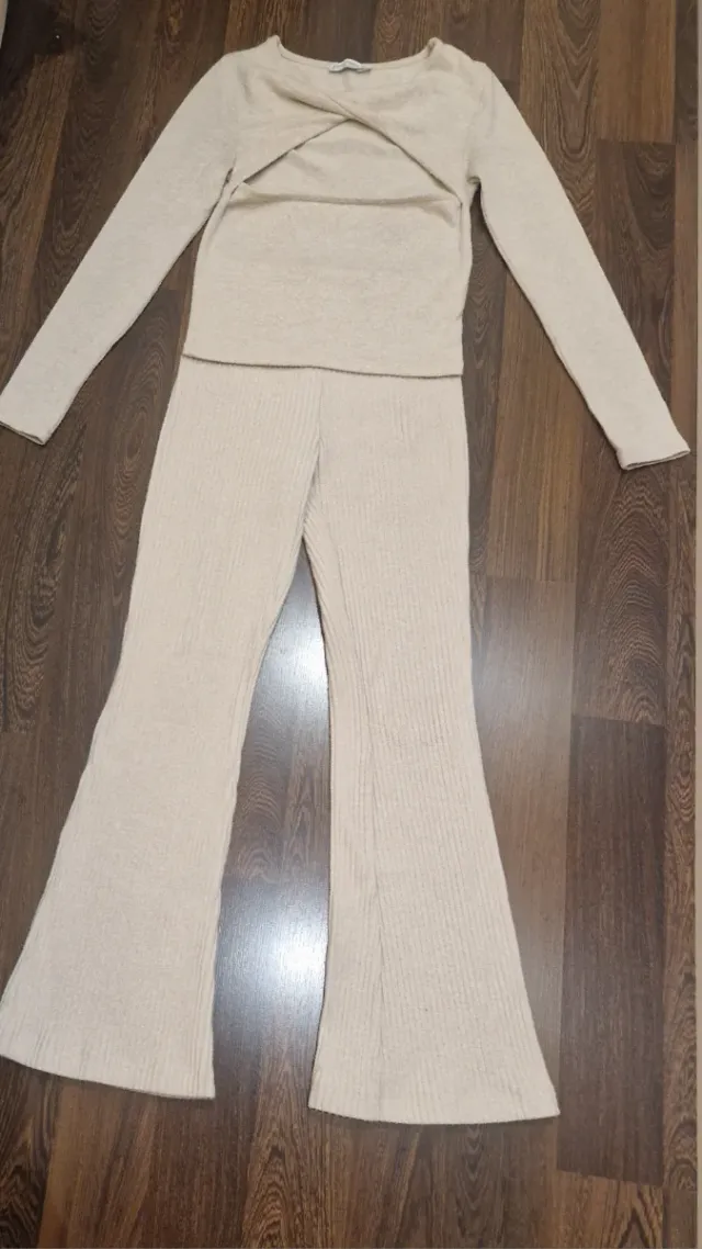 Conjunto beige de punto