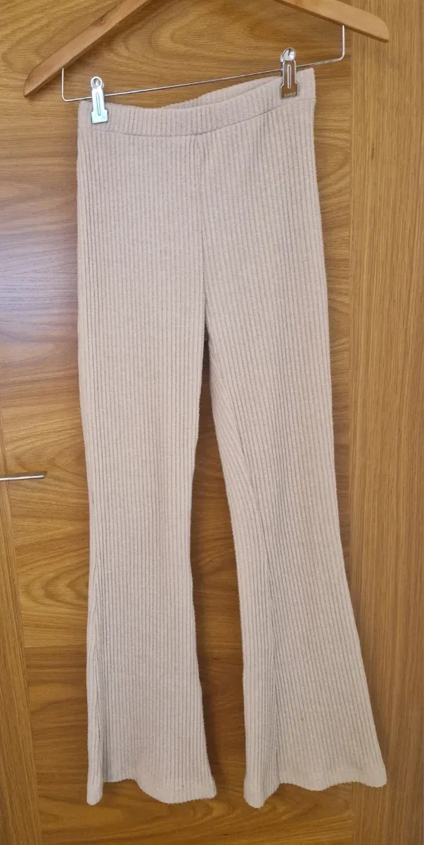 Conjunto beige de punto