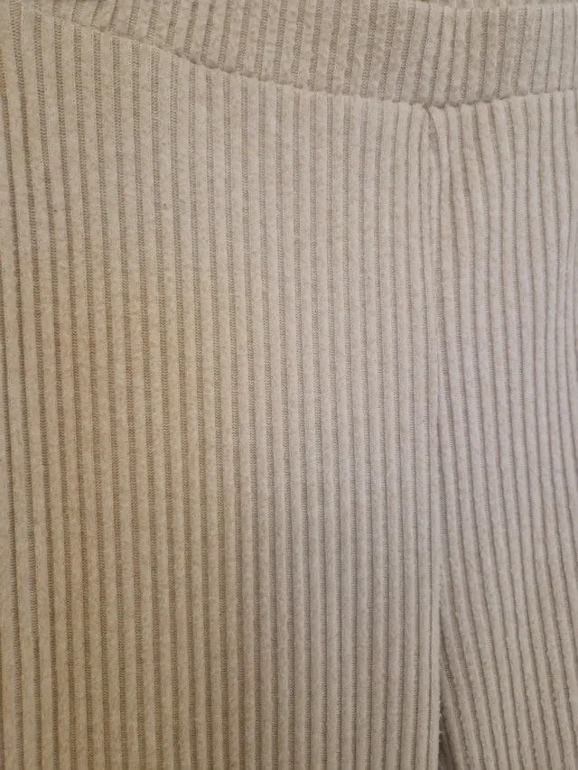 Conjunto beige de punto