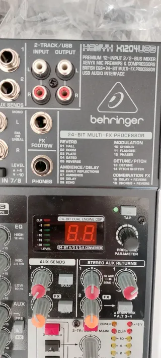 Mesa de mezclas Behringer XENYX