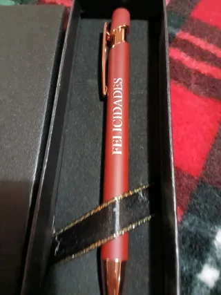 Bolígrafo Rojo Felicidades con Caja