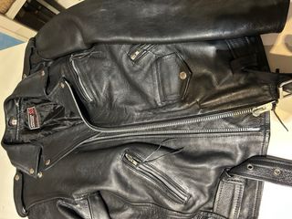 Chaqueta de cuero negra