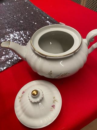 Teiera e zuccheriera in porcellana
