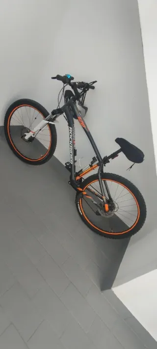 Bicicleta Rockrider Naranja y Negra
