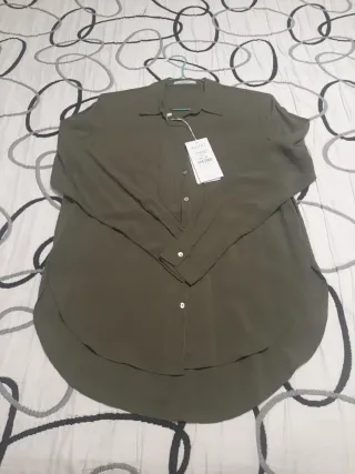 Camisa Alcott verde tela caída