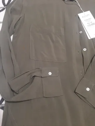 Camisa Alcott verde tela caída