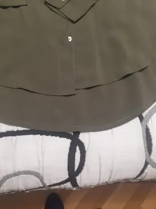 Camisa Alcott verde tela caída