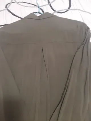 Camisa Alcott verde tela caída