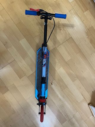 Patinete infantil azul como nuevo