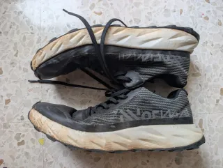 Zapatillas Trail Nnormal Kjerag Negras