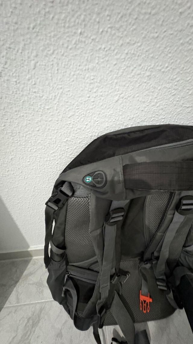 Zaino Huwai 60L Nero e Grigio