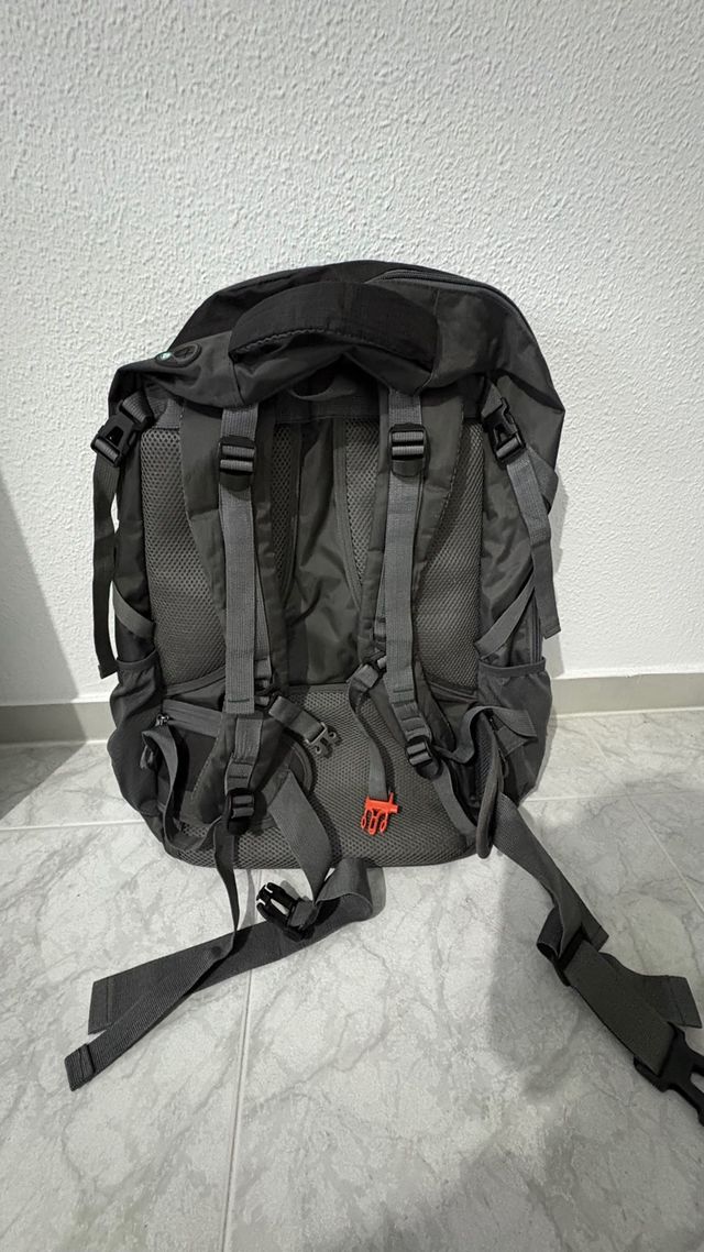 Zaino Huwai 60L Nero e Grigio