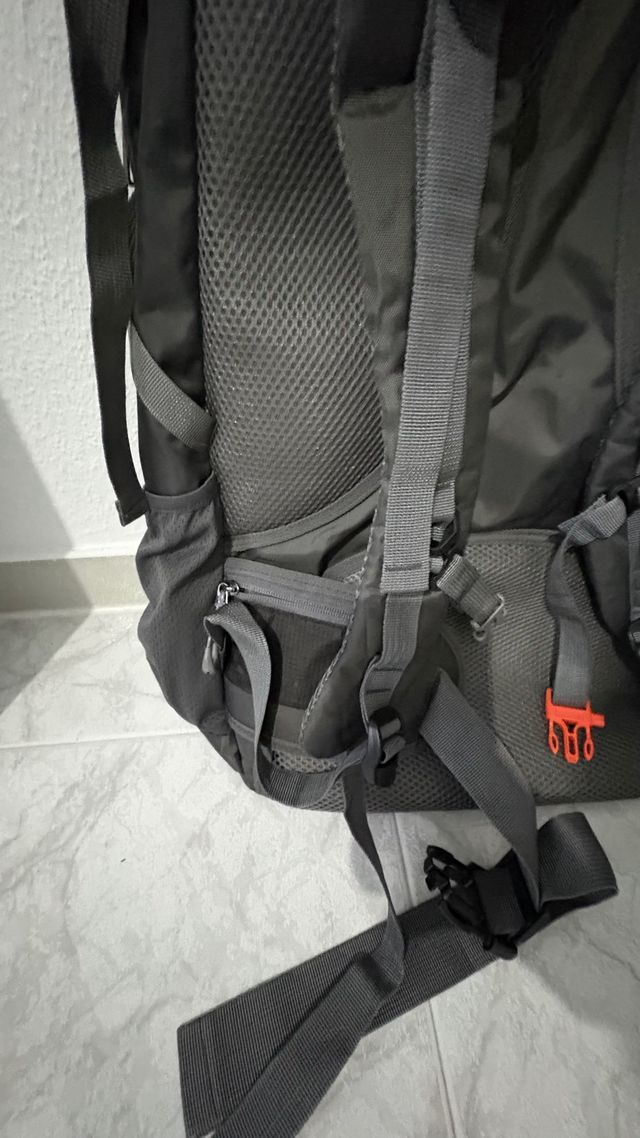 Zaino Huwai 60L Nero e Grigio