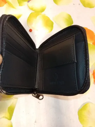 Cartera de Piel con Cremallera Negra