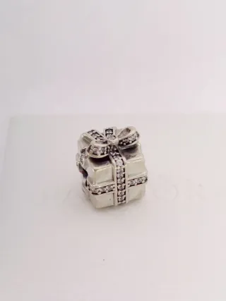Charm Pandora Scatola Regalo con fiocco